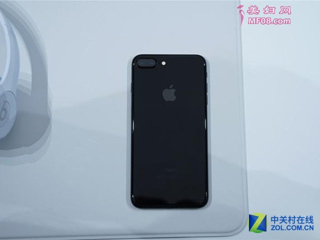 iPhone7ϵֻ洢Ϊ32GB/128GB/256GBȴǰ16GB/64GB/128GB洢Ҳķۼ۷iPhone7 Plusȥ300Ԫȴ˫ͷ͸ǿA10tiSE棬iPhone7ϵоṩڡڡõSESEṩ32GB洢İ汾